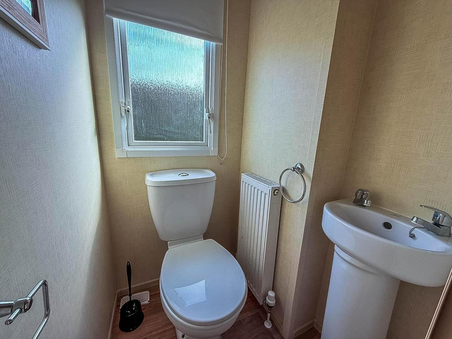 Spacious 8 Berth Caravan At Southview Holiday Park Near Skegness Ref 33018Ml Exterior photo